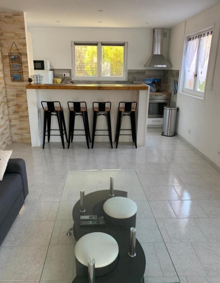 Rez de villa avec place de parking et vue mer. La Ciotat Extérieur photo